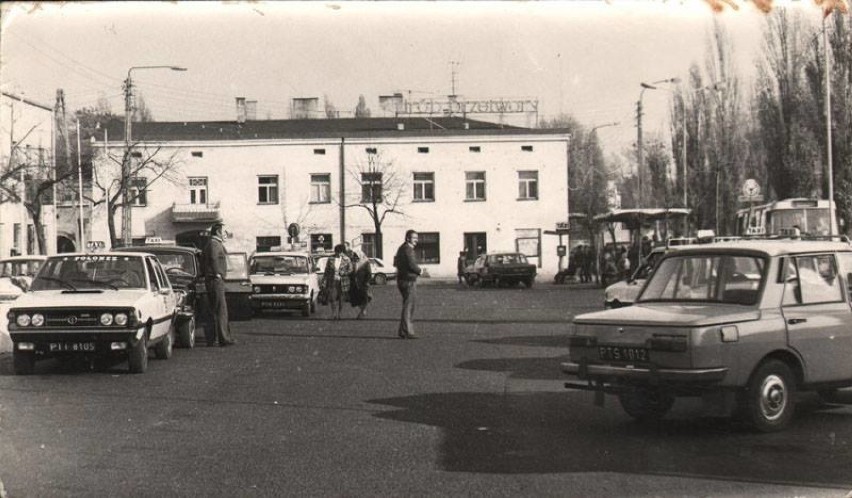 Postój taksówek na pl. Kościuszki pod północną pierzeją i...