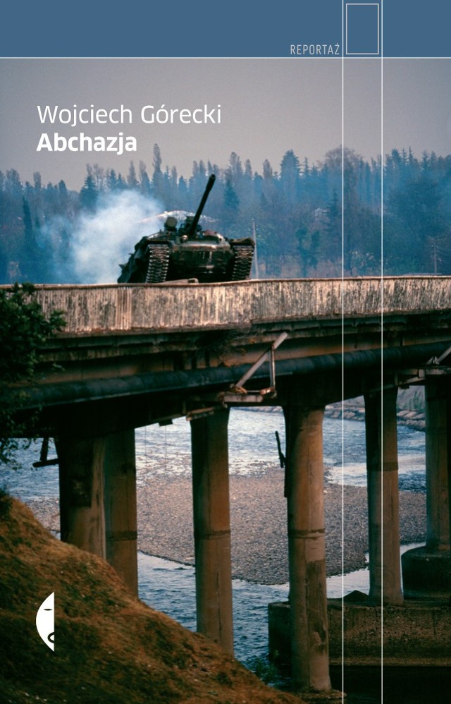 Abchazja - Wojciech Górecki

Autor znany z reporterskich relacji z Kaukazu powraca w wielkim stylu. Górecki jest jedną z nielicznych osób, które miały okazję obserwować, jak w ciągu 20 lat rodzi się, rozwija i chyli ku upadkowi abchaskie parapaństwo o niejasnym statusie. Polska nie uznaje Abchazji, uważając ją za część Gruzji. Tego samego zdania jest reszta świata - z wyjątkiem Rosji czy Wenezueli. 

"Abchazja" zamyka kaukaski tryptyk Wojciecha Góreckiego rozpoczęty "Planetą Kaukaz" i "Toastem za przodków".

Zobacz koniecznie: Beata Pawlikowska: Samotna wyprawa to randka z samym sobą [WYWIAD, ZDJĘCIA]