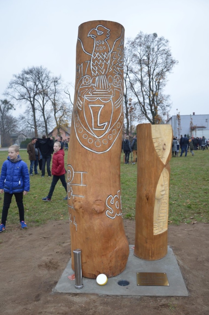 Szesnaście sołectw gminy Wejherowo posadziło "Dęby Niepodległości" [ZDJĘCIA]