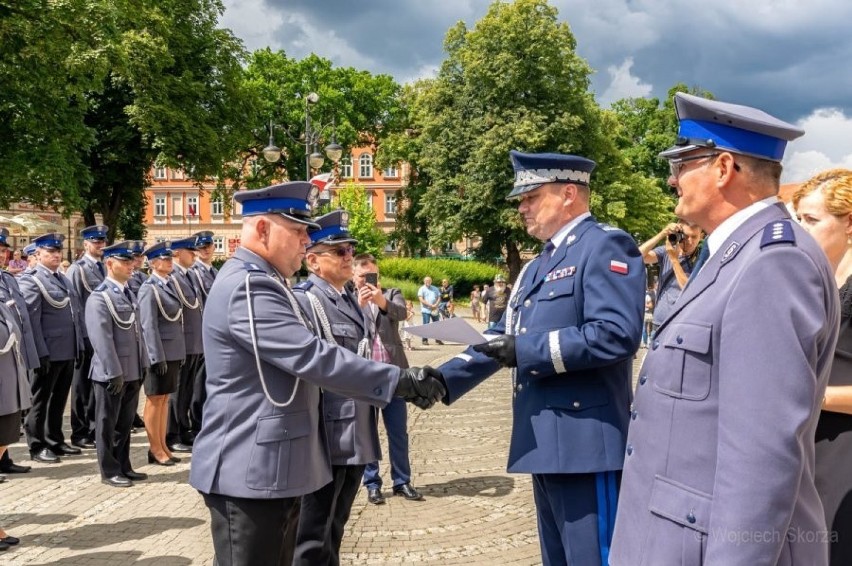 W uroczystej zbiórce uczestniczyli parlamentarzyści,...