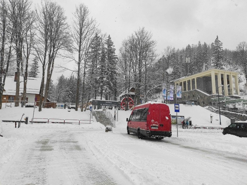 Wiosenny atak zimy w Zakopanem. W mieście spadło 10 cm śniegu, na Kasprowym Wierchu leży 160 cm śniegu
