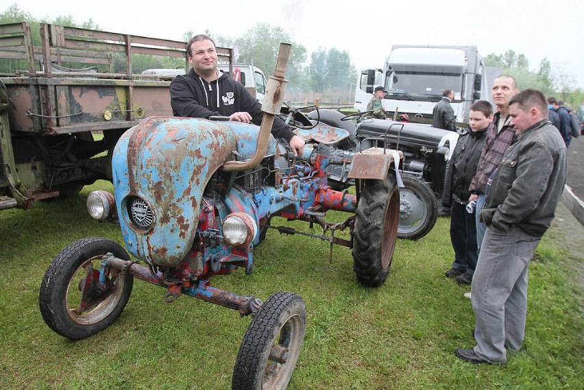 Niezwykłe pojazdy na Moto Weteran Bazarze w Łodzi