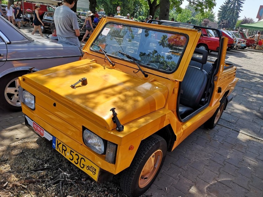 Mały, niewygodny, wolny, a zmotoryzował Polaków – Fiat 126p w naszym obiektywie [ZDJĘCIA]