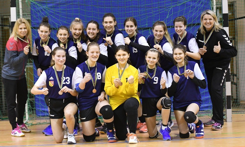 Piłkarki ręczne żarskiego Sokoła wywalczyły brązowe medale w Lubuskiej Lidze juniorek
