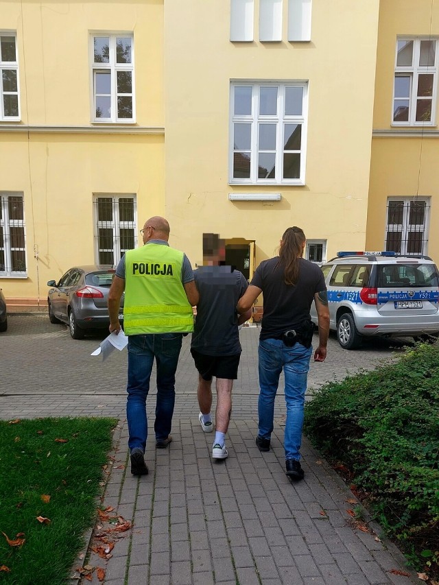 Cztery osoby z zarzutami ws. ostrzelania uczniów na boisku szkoły w Ciechanowie.