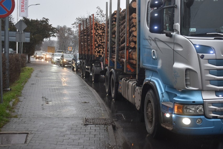 Potężne korki przy moście w Krośnie Odrzańskim w związku z...