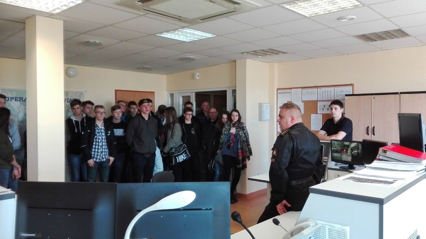 Grupa z Gubina zwiedziła nową komendę powiatową policji w...