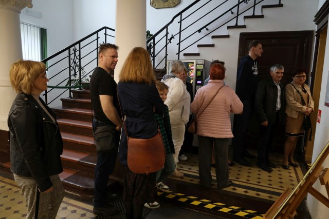 Ponad 47-procentowa frekwencja w Szczecinku wcale nie była niska, kolejka do głosowania w szkole muzycznej