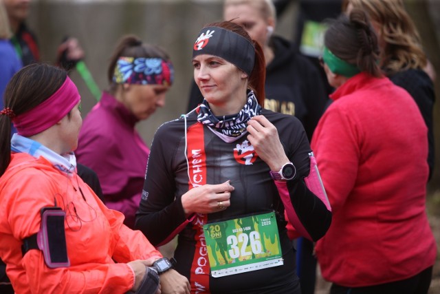 20 dni do wiosny w Sosnowcu to półmaraton, 14 km, 7 km, także z kijami do wyboru. 

Zobacz kolejne zdjęcia. Przesuwaj zdjęcia w prawo - naciśnij strzałkę lub przycisk NASTĘPNE