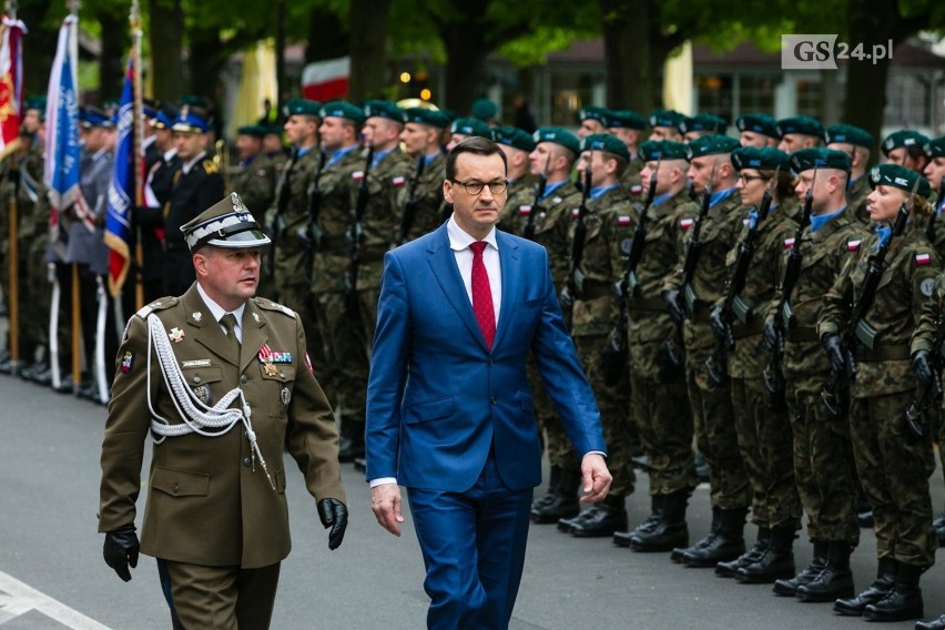 Nad urzędem wojewódzkim powiewa polska flaga. Już na stałe. Na uroczystość przyjechał premier [WIDEO, ZDJĘCIA]