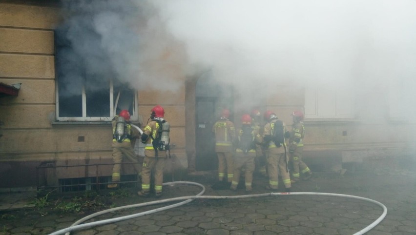 Strażacy w akcji, gasili pożar na ulicy Ogrodowej w...