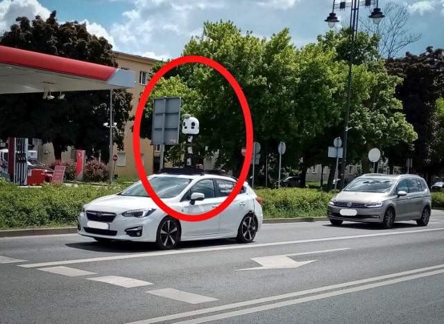 Samochód Apple Maps przyłapany na ulach Bydgoszczy. On robił zdjęcia nam, a my - jemu.