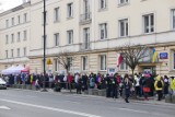 Warszawa nadaje numery PESEL uchodźcom z Ukrainy. Gigantyczne kolejki w urzędach. Ratusz: to największe wyzwanie tygodnia 