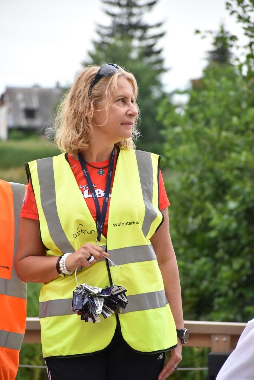 Malbork. Parkrun już na zmodernizowanym bulwarze. Biegacze przetestowali trasę w sobotni poranek