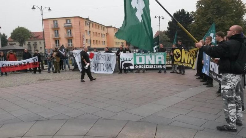 Marsz przeciwko imigrantom w Malborku [ZDJĘCIA]. Protestowali narodowcy 