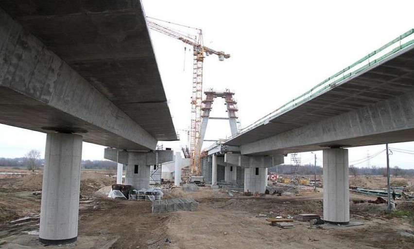 Kraków. Trwa budowa nowego mostu na Wiśle [ZDJĘCIA]