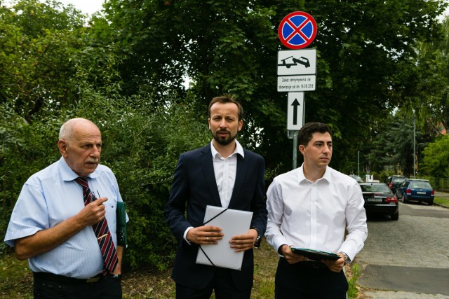 Zakaz zatrzymywania będzie obowiązywał od dziś, czyli od  czwartku 16 sierpnia, przez całą dobę i po jednej stronie ulicy