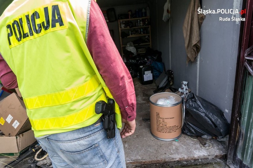 Ruda Śląska: W garażach zamiast samochodów znaleźli narkotyki i tytoń