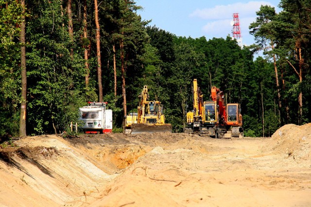 Do ulicy Wrocławskiej jeszcze nieco więcej niż połowa nowej drogi.