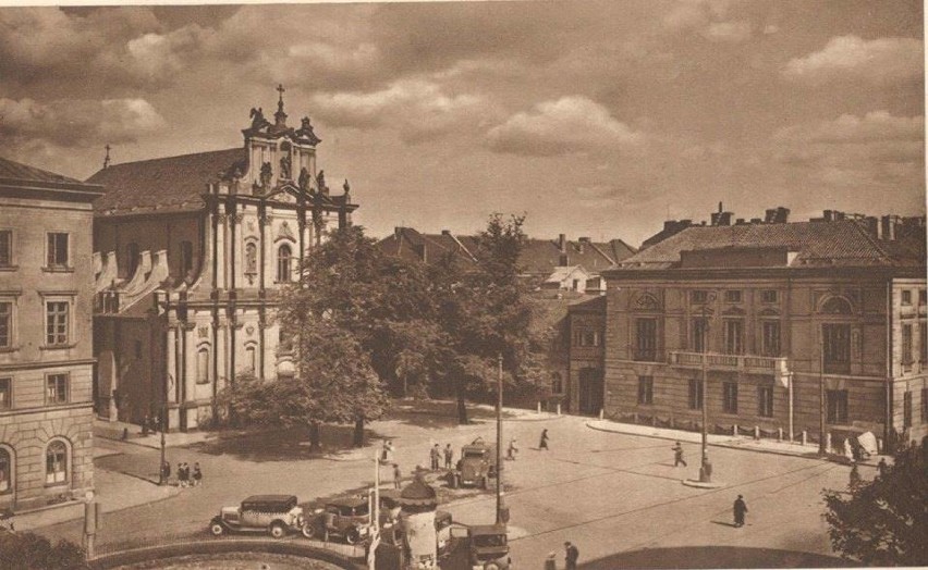 Krakowskie Przedmieście - plac przed kościołem Wizytek.