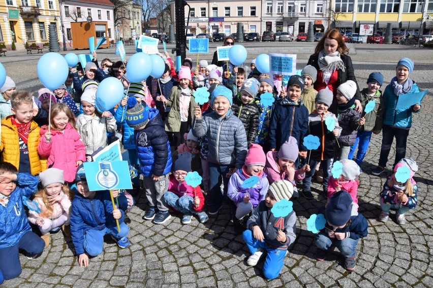 Przedszkolaki z sieradzkiej szóstki obchodziły Światowy Dzień Autyzmu (zdjęcia)