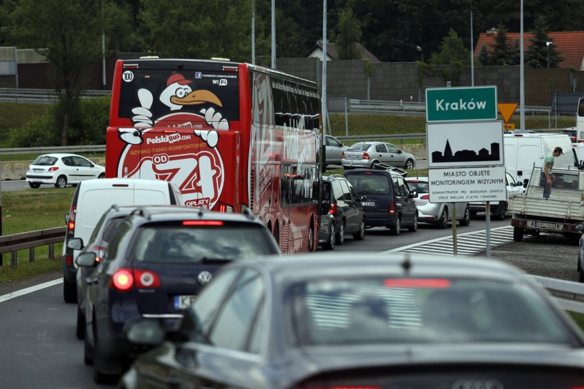 2 449 aut wjeżdża do Krakowa w ciągu doby.