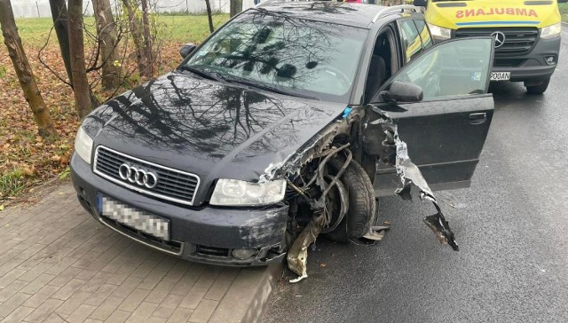 W Żninie doszło do zdarzenia drogowego z udziałem dwóch samochodów osobowych. Pasażerka podróżująca volkswagenem została przewieziona do placówki medycznej. Na szczęście nie odniosła poważniejszych obrażeń, a zdarzenie zostało zakwalifikowane jako kolizja drogowa.