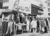 Niesamowite zdjęcia Bydgoszczy z lat 80 i 90. Otwarcie sklepu Géant i tłumy przy Rywalu