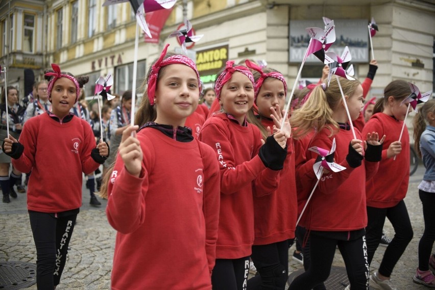 Korowód festiwalu harcerskiego to tradycyjne powitanie...