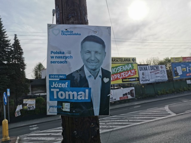 Trwa usuwanie plakatów i banerów po wyborach samorządowych. Plakaty z wyborów do parlamentu nadal straszą