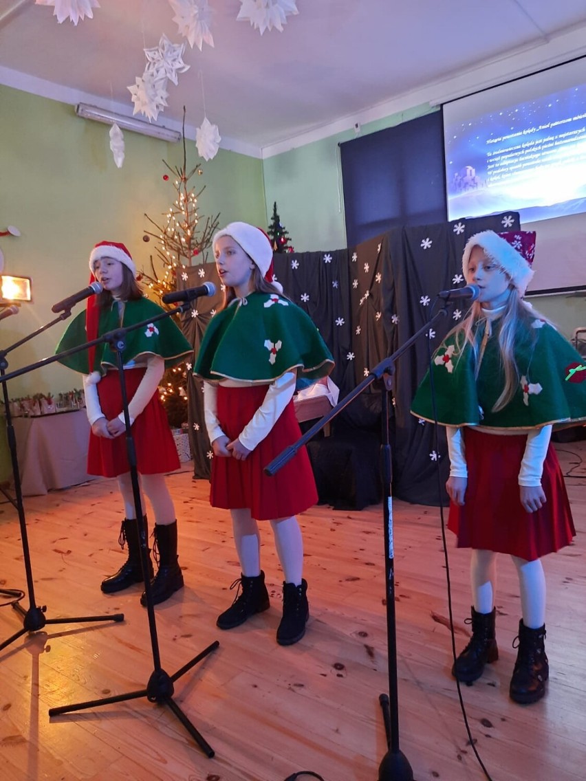 "Boże Narodzenie w piosence". Nastrojowe utwory i świąteczna atmosfera na spotkaniu w SOSW w Lubsku