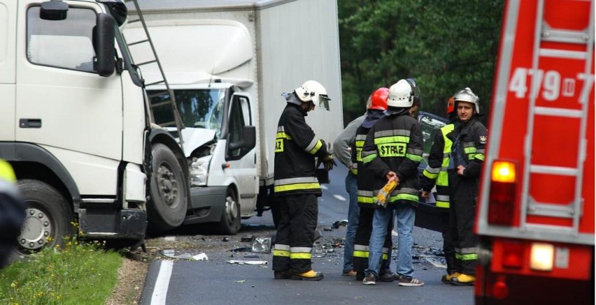Śmiertelny wypadek na trasie Kowale Sołtysy. Droga jest zablokowana [ZDJĘCIA]
