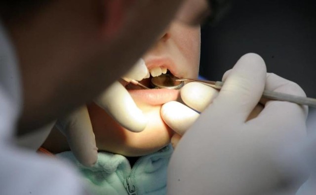 Dentysta z Radlina pobierał pieniądze od pacjentów, a później refundację z NFZ