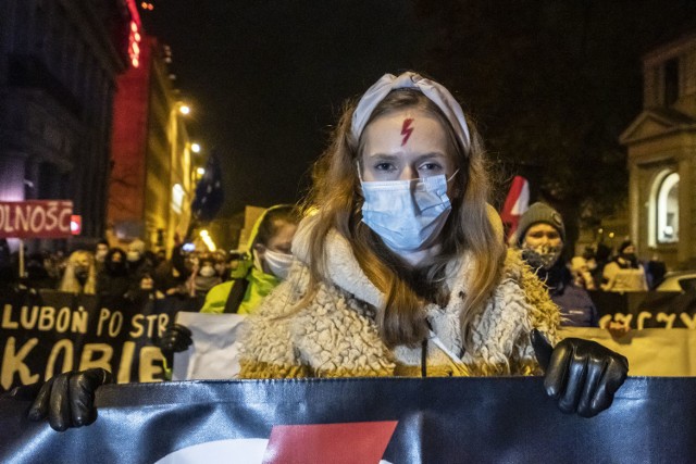 Kolejny marsz Strajku Kobiet odbywa się w 102. rocznicę uzyskania przez Polki praw wyborczych.