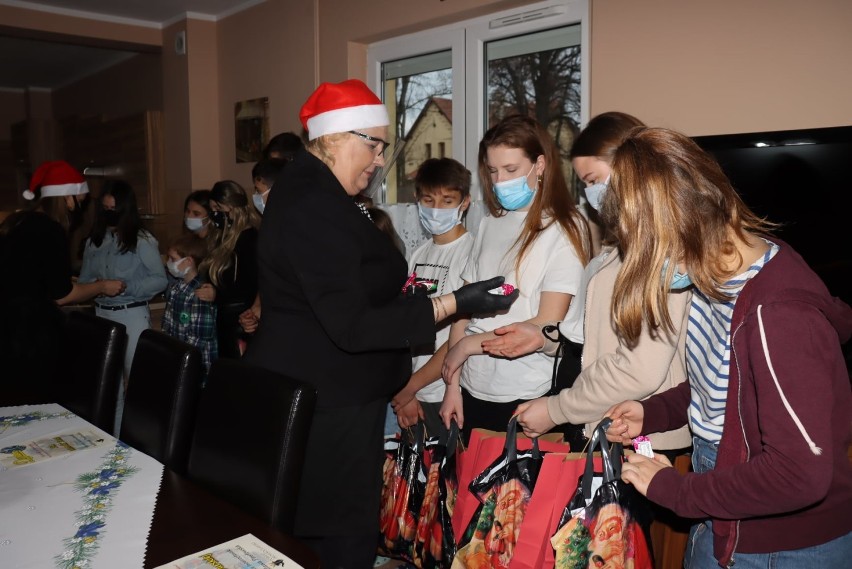 6 grudnia odbyły się mikołajkowe wizyty drużyny Powiatu...