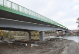 Nowy most nad Sołą w Łękach (gm. Kęty) w ciągu drogi 949 później niż planowano. Najwcześniej może być gotowy w styczniu 2021 r. [ZDJĘCIA]