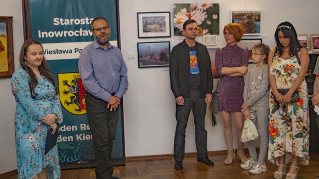 Na wystawie w powiatowym muzeum w Inowrocławiu zaprezentowano 58 obrazów, fotografii i rzeźb