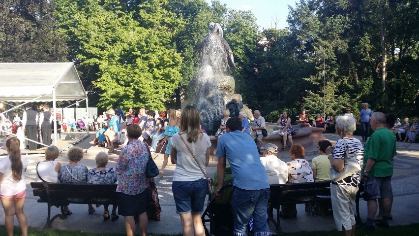Tłumy bydgoszczan na koncercie przy fontannie Potop w Bydgoszczy [zdjęcia, wideo]