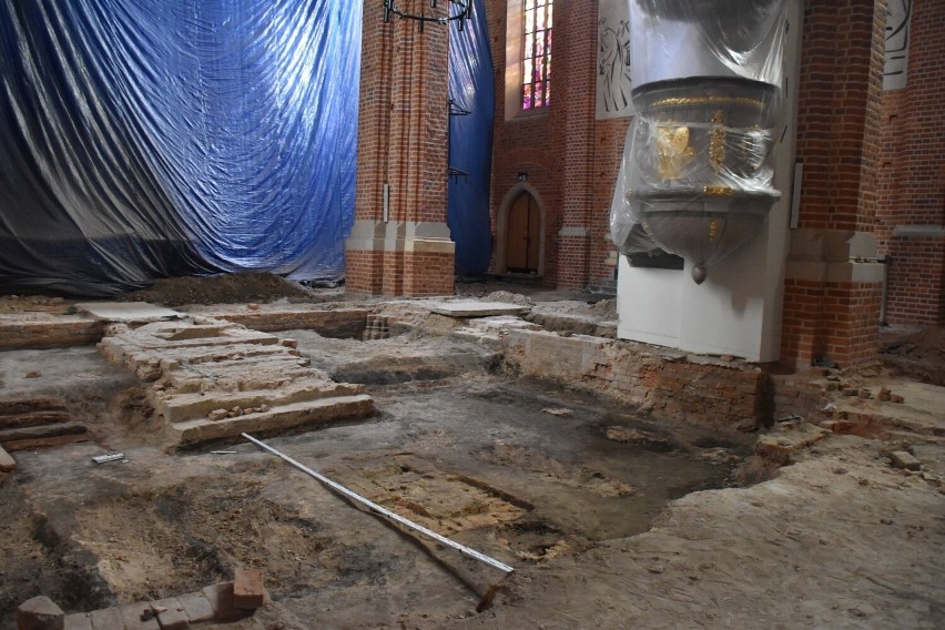 Prace archeologiczne w katedrze rozpoczęły się ponad rok...