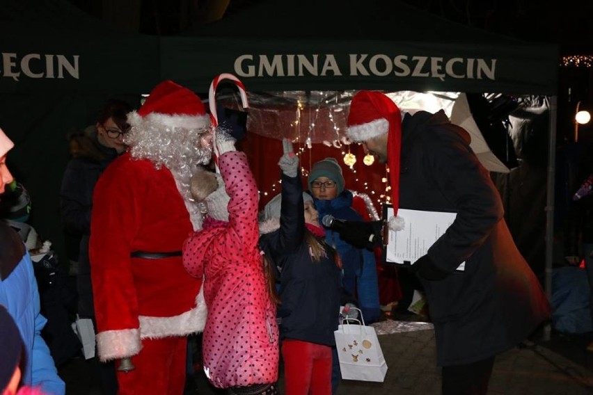 Mikołajki na Rynku w Koszęcinie zorganizowano 6 grudnia.