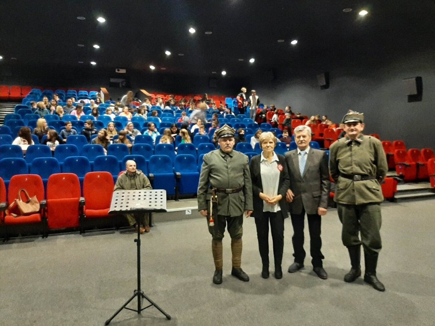 Tłumy podczas filmu „Płomień wolności” poświęcony bohaterom Powstania Wielkopolskiego 