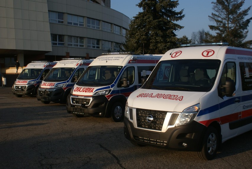 Szpital w Kaliszu kupił cztery nowe ambulanse do transportu...