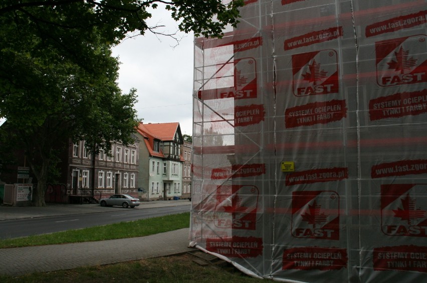 Trwają prace przy renowacji bloków przy ulicy Bolesława Chrobrego