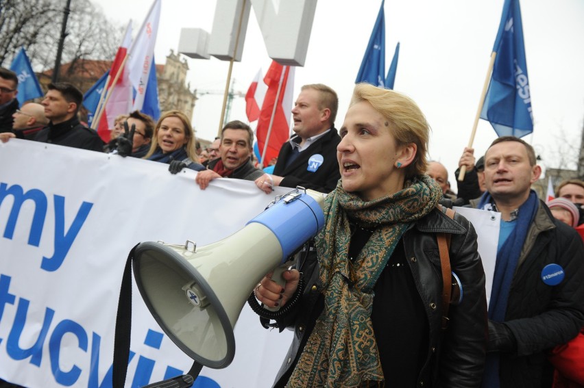 Manifestacja KOD, Warszawa. Marsz pod hasłem „Przywróćmy ład...