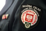 Od dzisiaj rozbierają celników z mundurów. Oficerowie siłą wcieleni do KAS