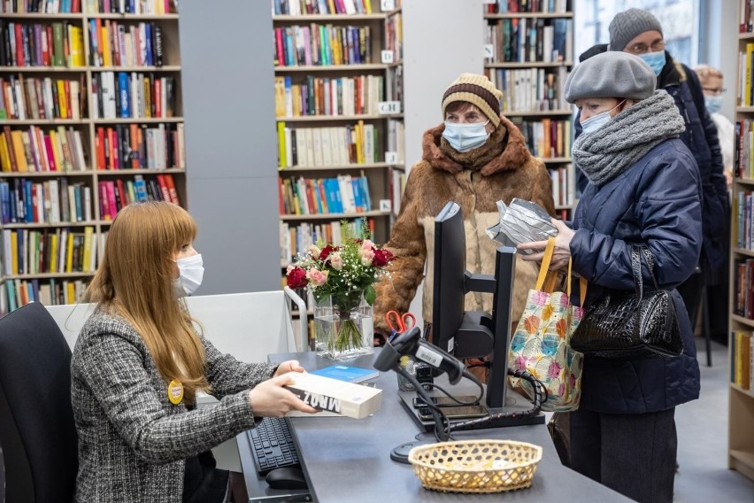 Biblioteka na os. Widok znowu otwarta. Tak wygląda po...