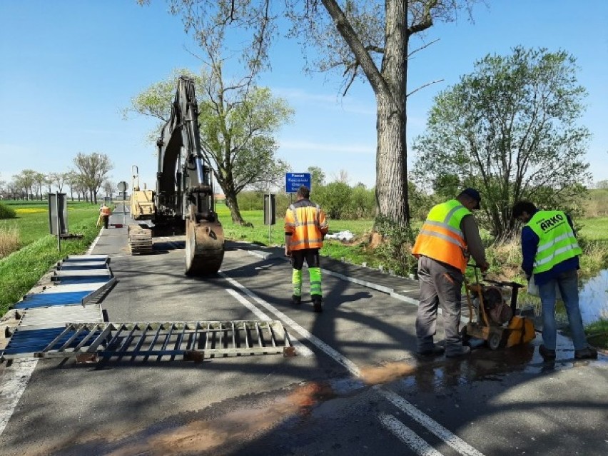 KRZYWIŃ. Remont mostu w Łuszkowie - objazd do Śremu prowadzi...