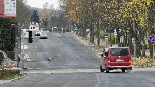 Parce drogowe na ulicy Szczecińskiej w Kielcach zostały zakończone ale droga nie może być otwarta dla ruchu.