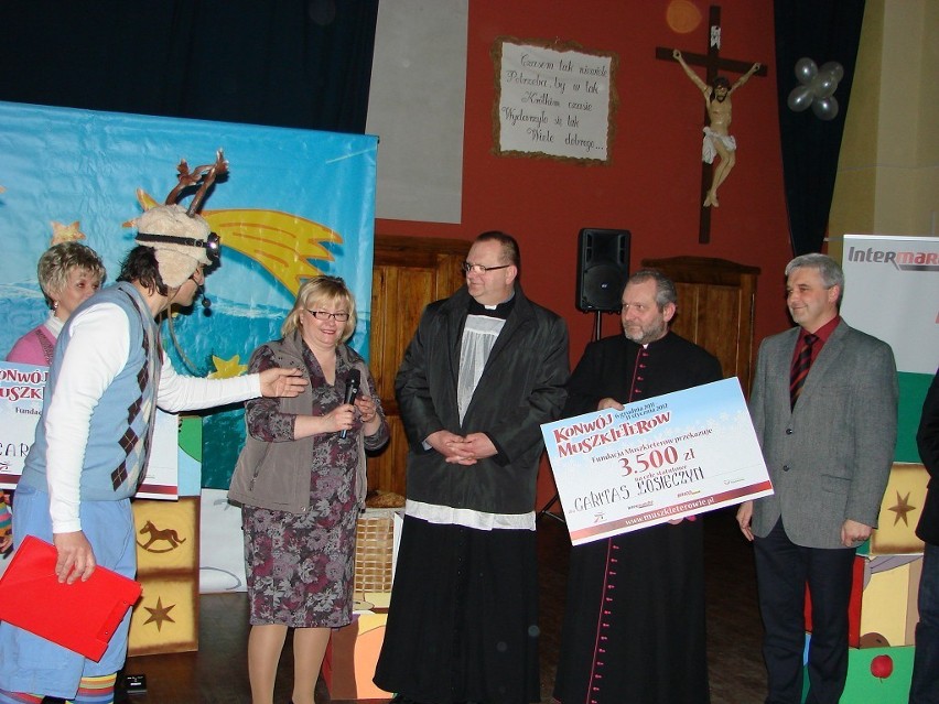 Zbąszyński Caritas otrzymał czeki od Muszkieterów [FOTO]
