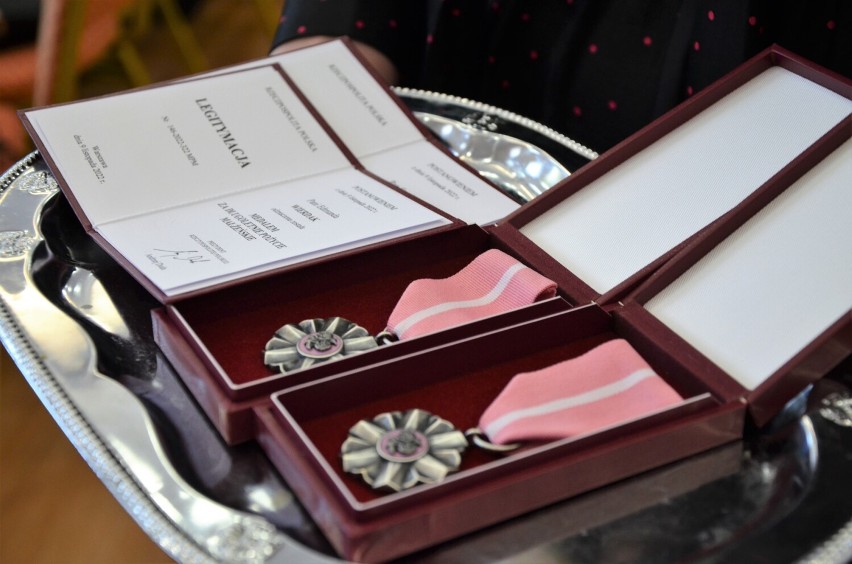 28 par z gminy Miejsce Piastowe otrzymało medale za długoletnie pożycie małżeńskie. Złote Gody w uroczystej oprawie [ZDJĘCIA]